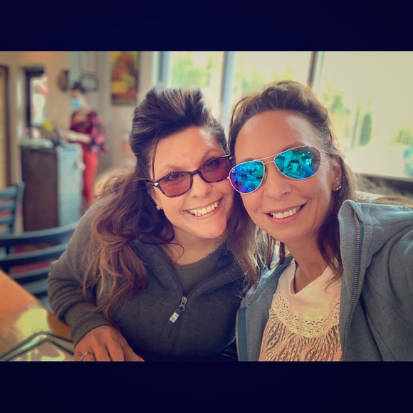 Hi I'm April - Picture 1 of 4